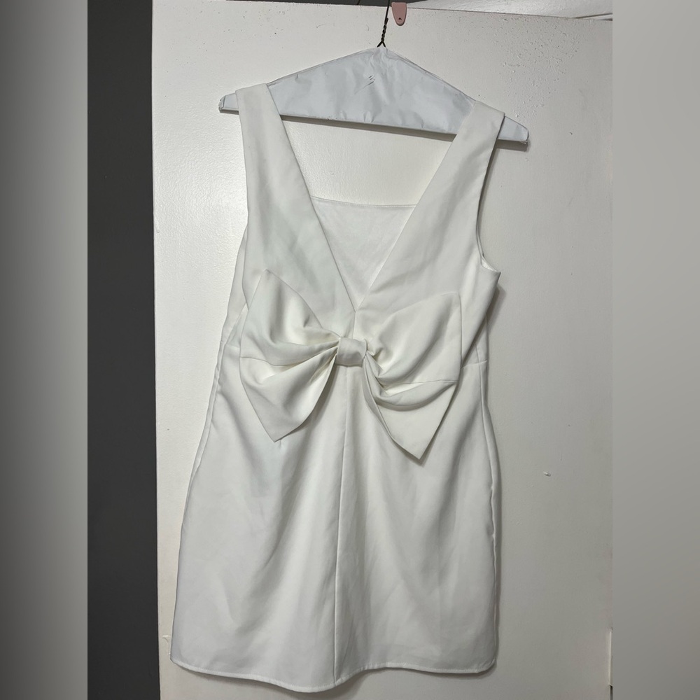 Elegant White Bow Dress